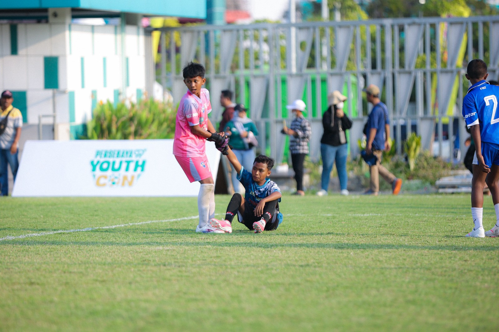 https://www.persebayayouthcon.id/uploads/post/2026/07/21/Sinyal Positif Ekosistem Sepak Bola Surabaya dari Persebaya Youthcon 2026.jpg